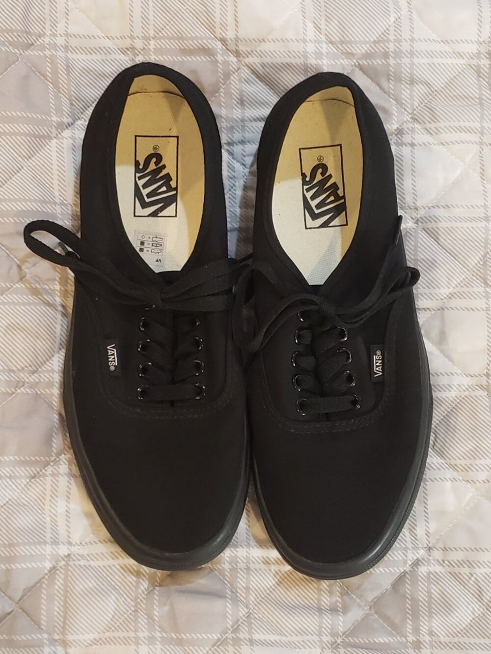 Men's/Women's Vans Authentic Blackout Size 10 (women) 8.5 (men) NB